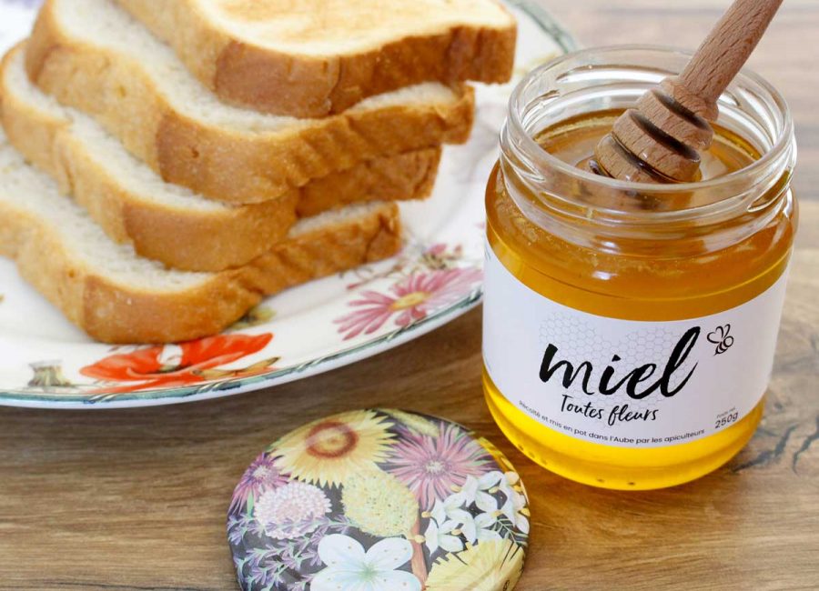 cuillère à miel en bois d'amour et d'abeilles