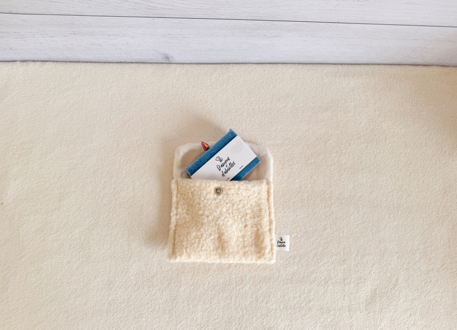 damouretdabeilles_pochette_bouclette_blanche_ouverte