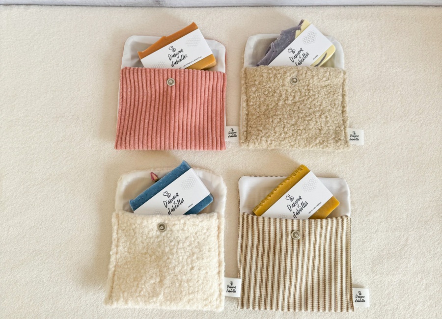 damouretdabeilles_pochette_toutes_ouvertes